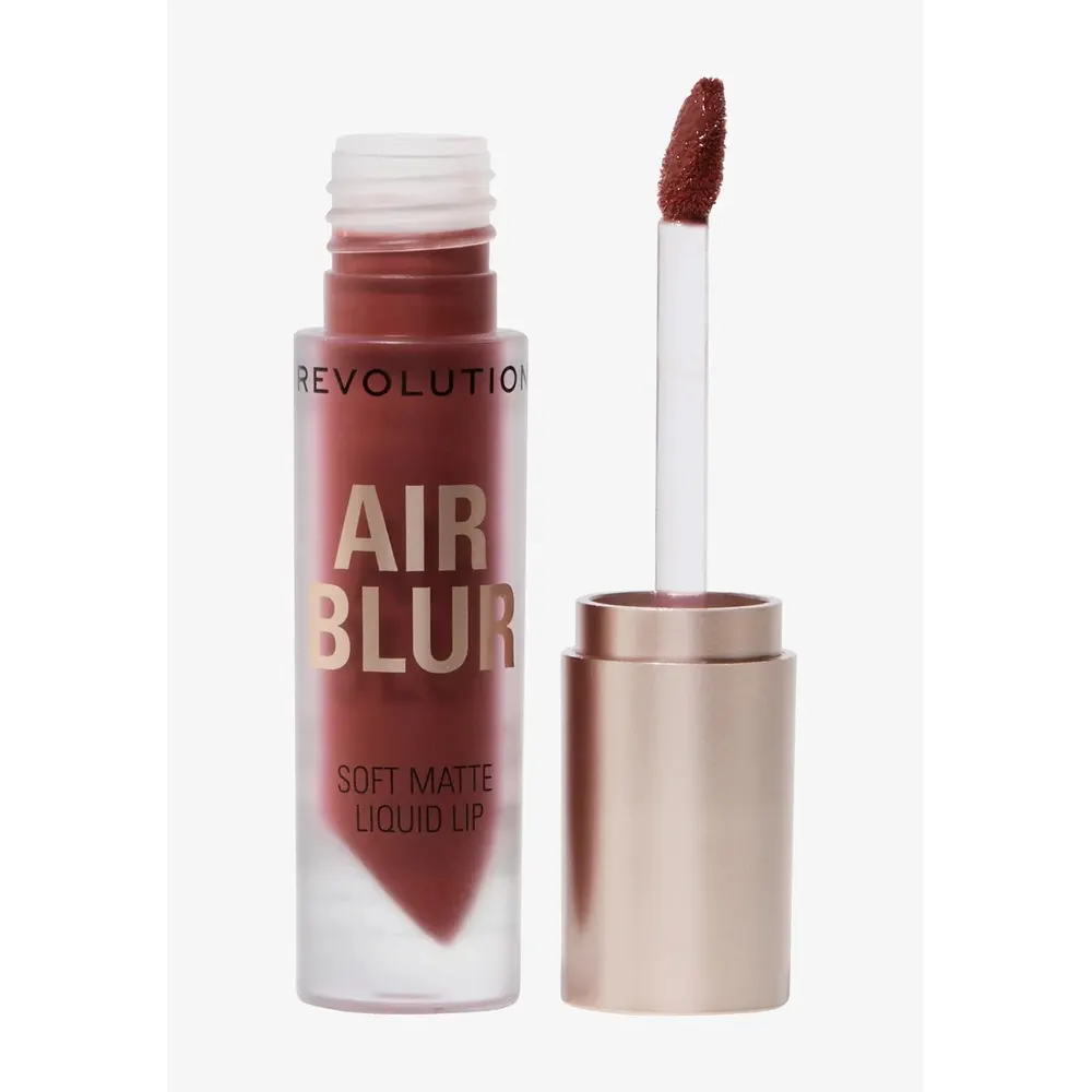 Revolution Air Blur Matte Liquid Lipstick Peachy أحمر شفاه سائل