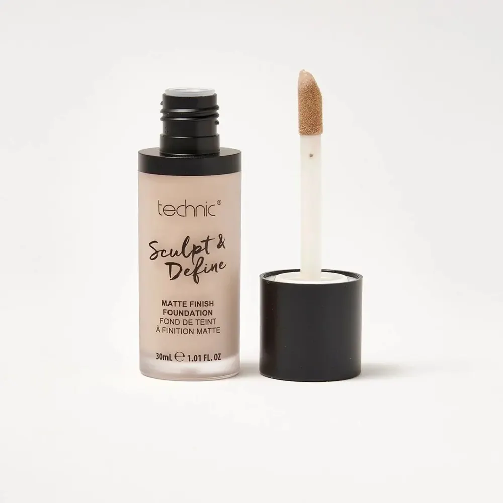 Technic Sculpt & Define Matte كريم أساس Porcelain
