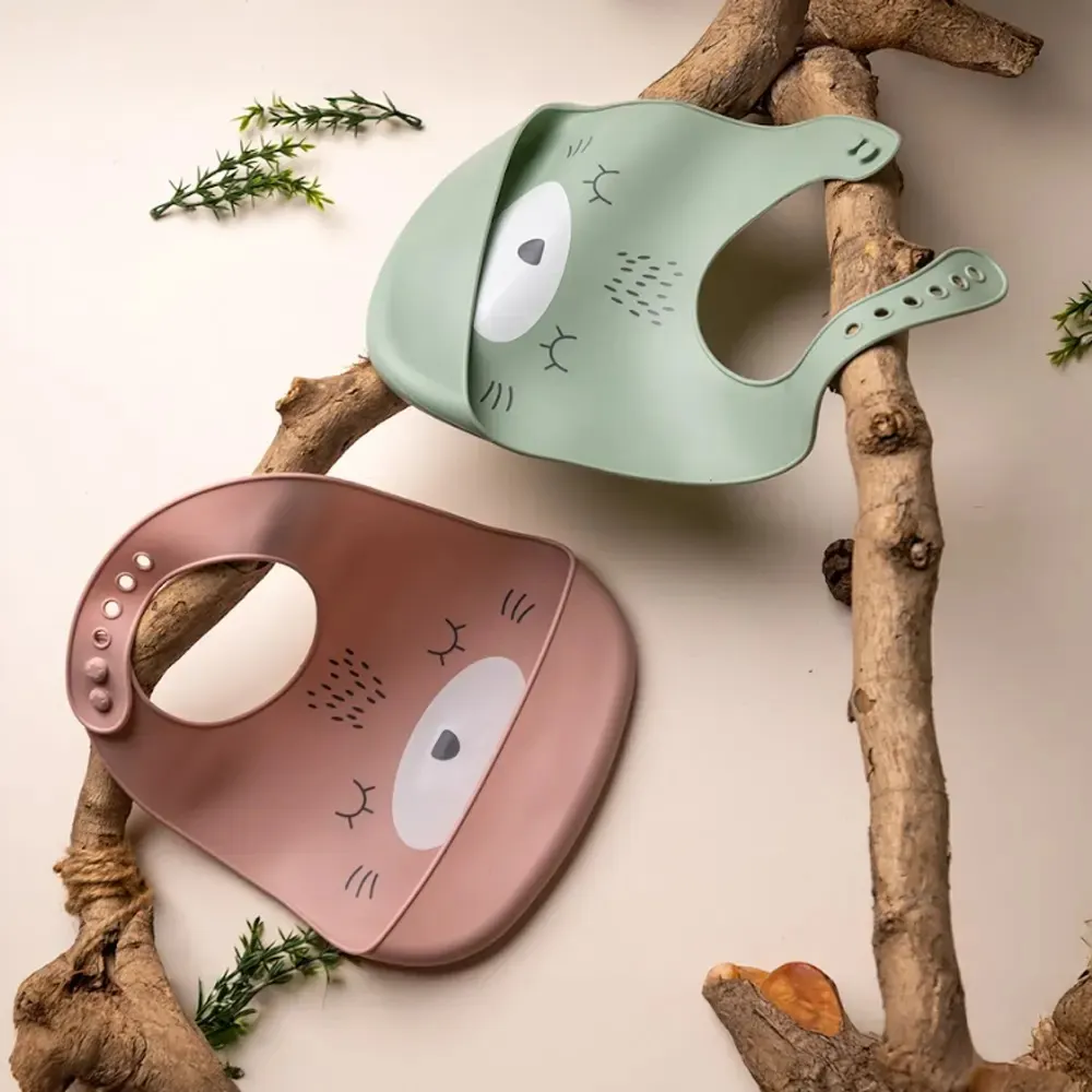 YUMMY Bavoir Chat en Silicone avec Poche 9M+ - Vert Pastel