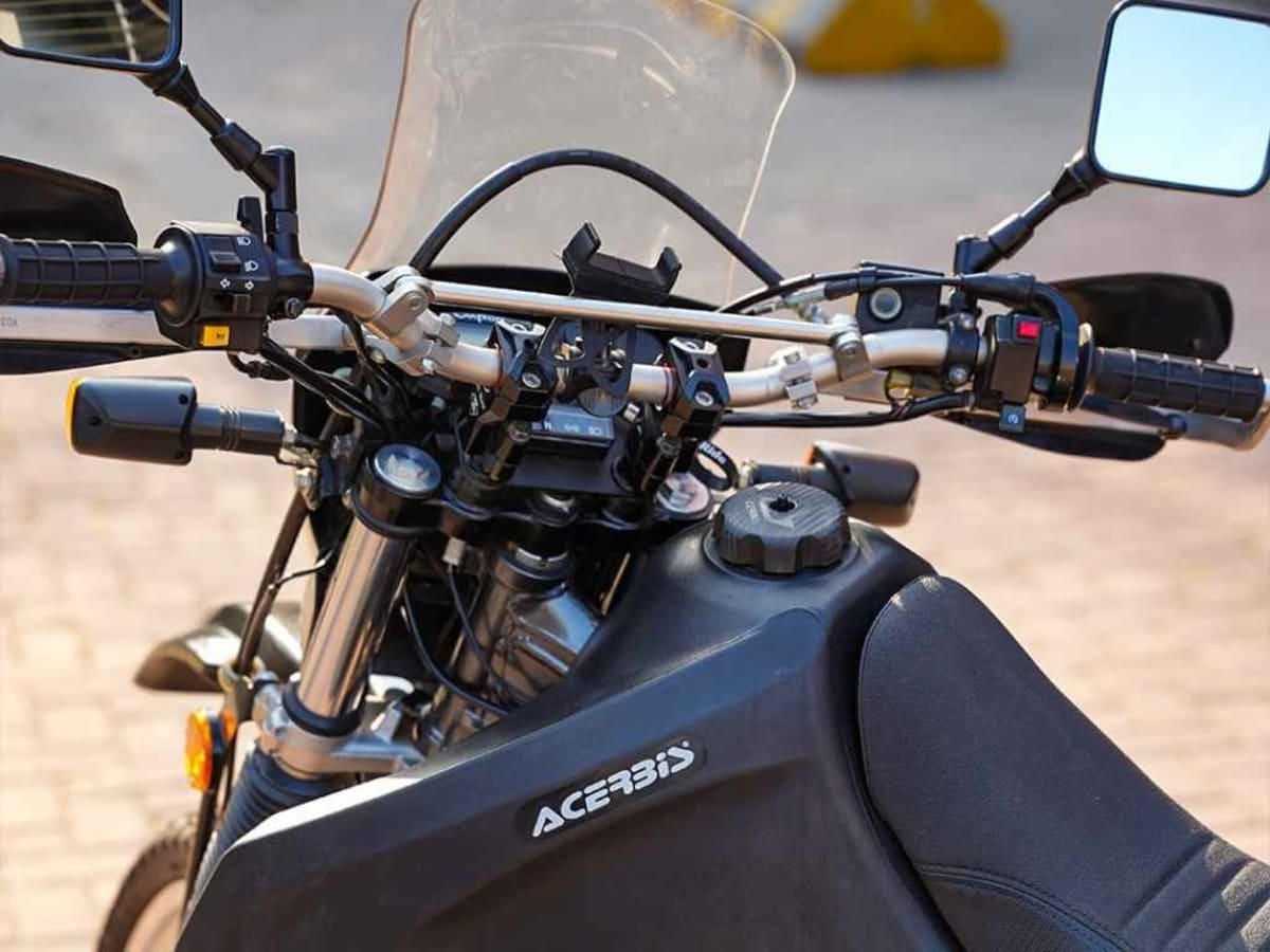 Suzuki DR650 photo 2