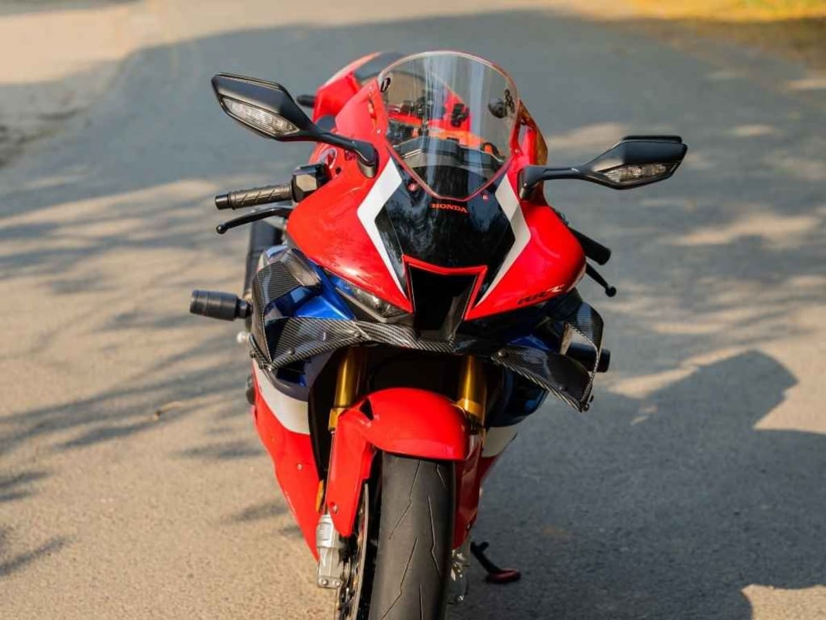Honda CBR 1000 RR-R photo 10