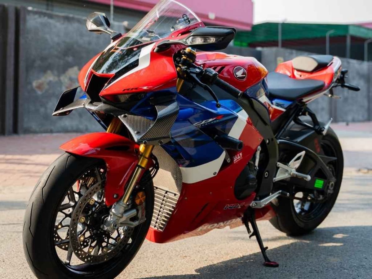 Honda CBR 1000 RR-R photo 9