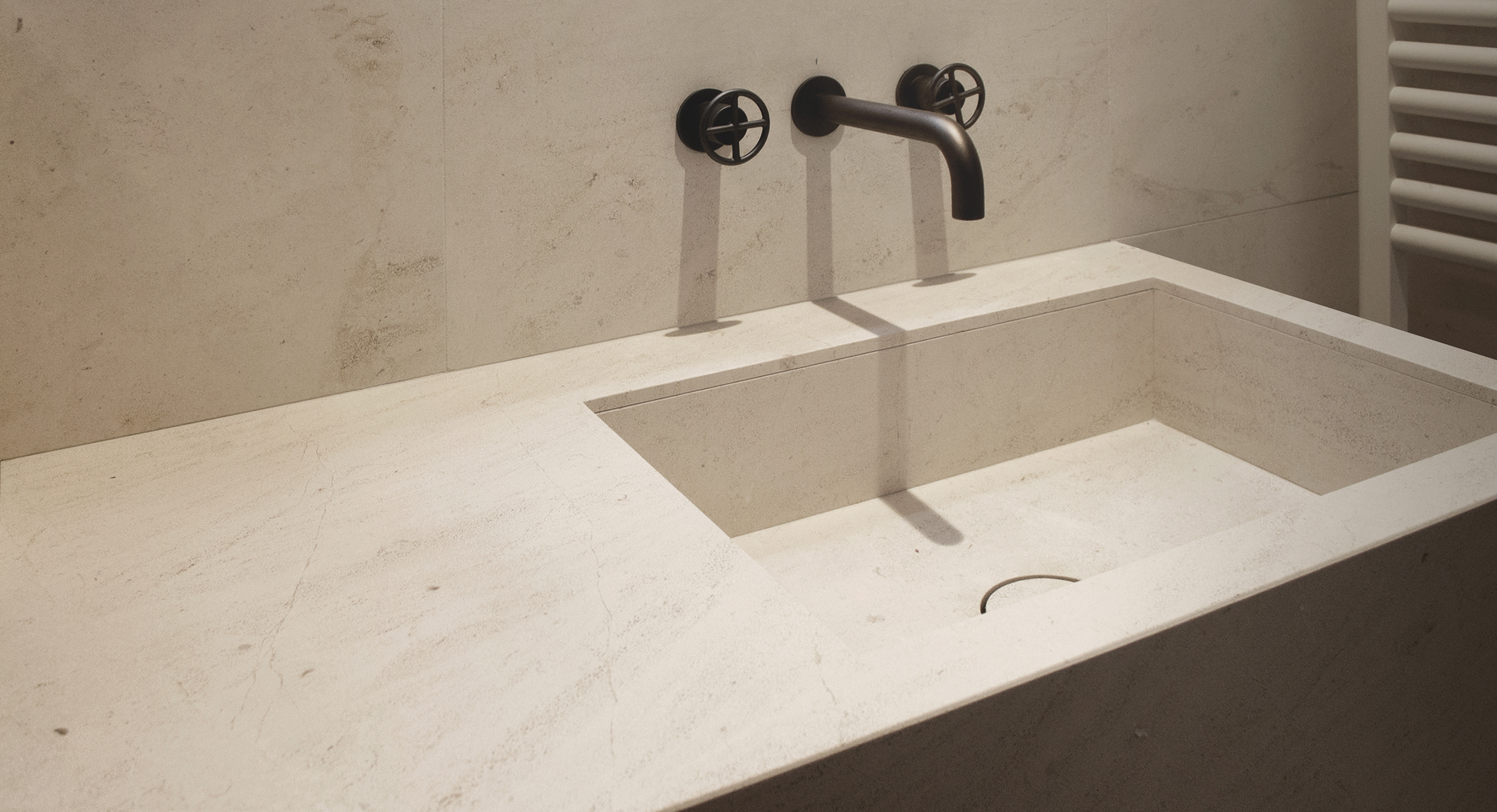 Sink in Crema d'Orcia limestone