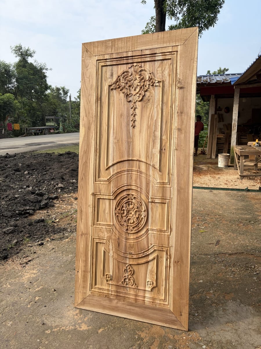 Classic Medallion Door