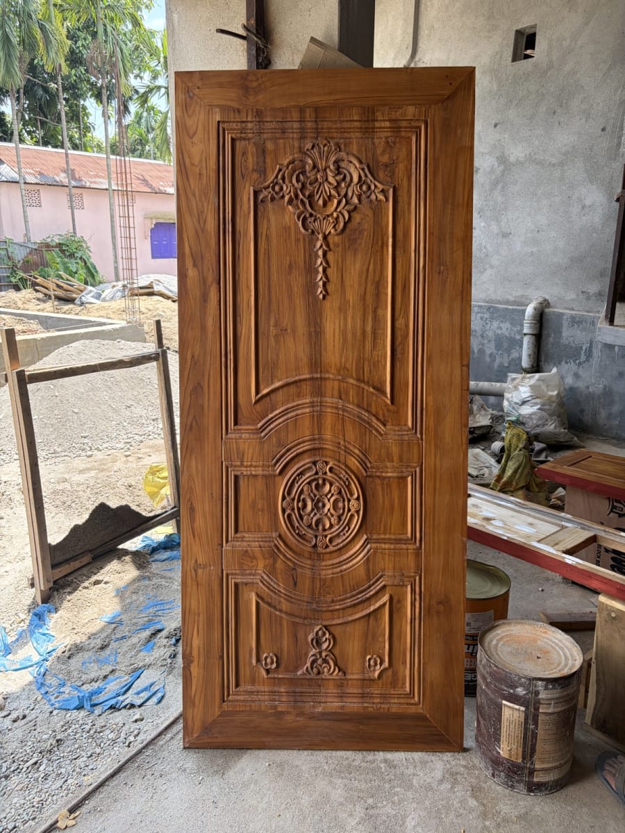 Classic Medallion Door
