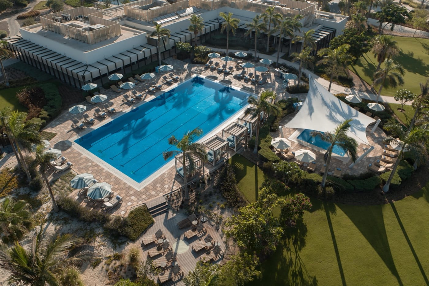 Turtle Bay Resort, vue aérienne du beach club et des piscines, The Red Sea, Arabie saoudite