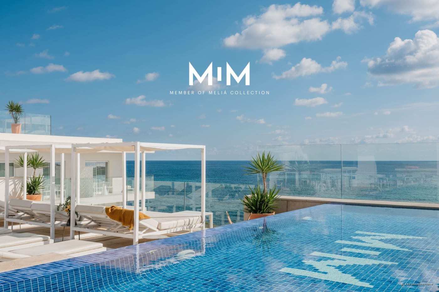 Piscine rooftop d un hotel MiM de Lionel Messi