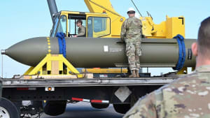Frappes américaines et tirs de missiles iraniens au Moyen-Orient