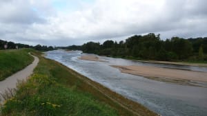 Loire : quatre entreprises fabriquent 5 000 étoles pour la visite du pape