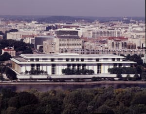 Le nom de Donald Trump au Kennedy Center contesté en justice