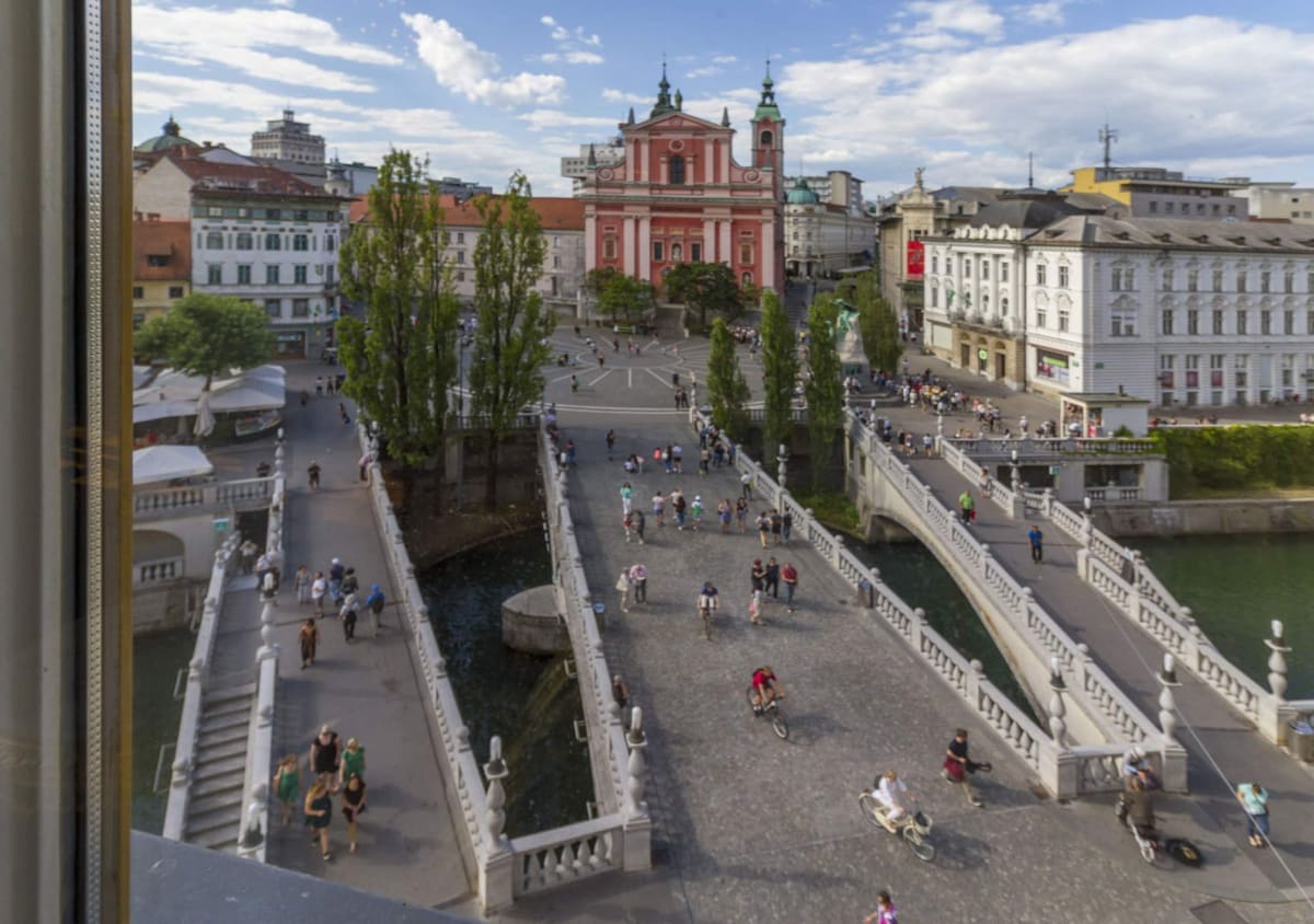Vista da Ponte Tripla a partir do apartamento Palácio de Filip, em Liubliana