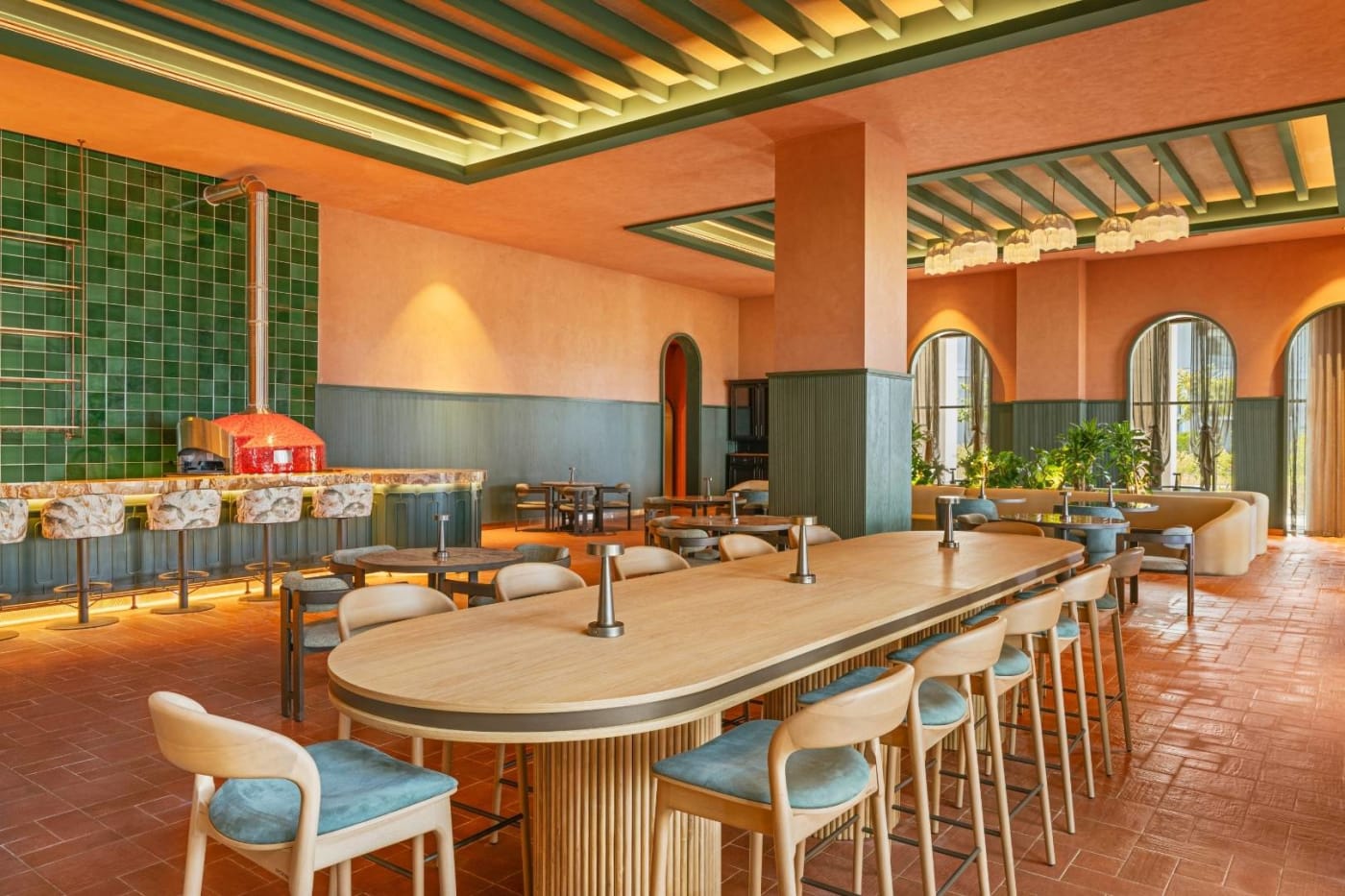 Salle du restaurant Piazzetta Italiana au Rixos Murjana avec four à pizza