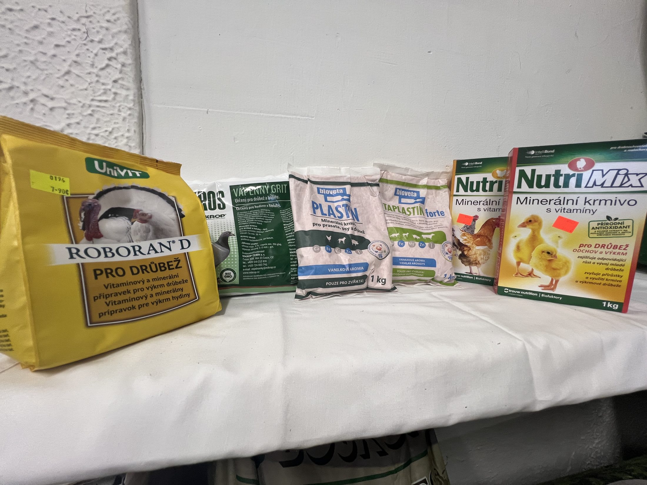 Doplnky pre chov — Roboran D pre hydinu, vápenatý grit Boskop, Plastin, Vitaplastin forte a Nutri Mix