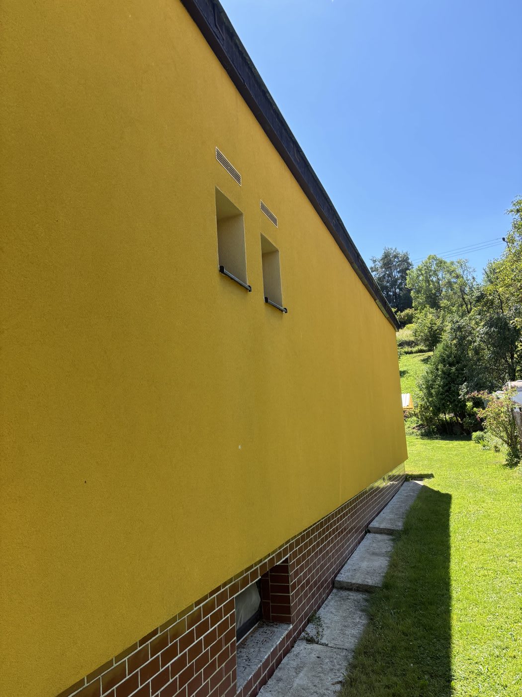 Vyčistená stena rodinného domu