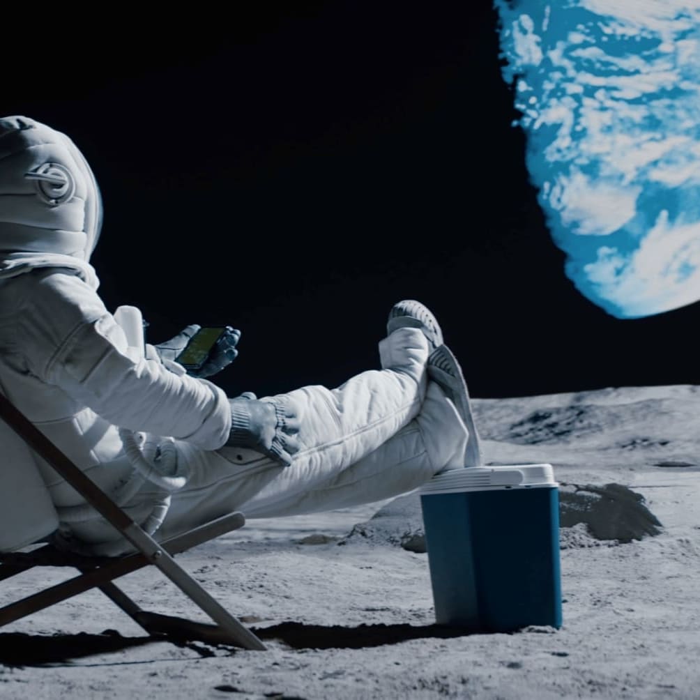 Alan Stronaut chilling whilst the crew setup