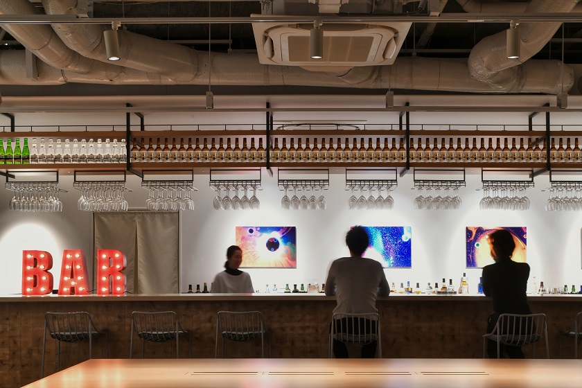 THE LOUNGE & BAR