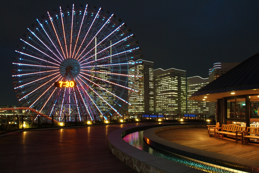 万葉倶楽部展望足湯庭園