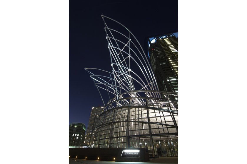 国立国際美術館