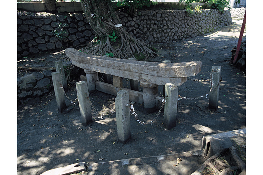 黒神埋没鳥居
