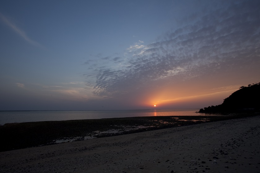 アーラ浜と夕日
