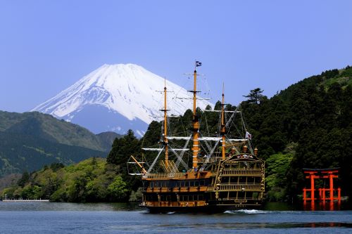 芦ノ湖の海賊船