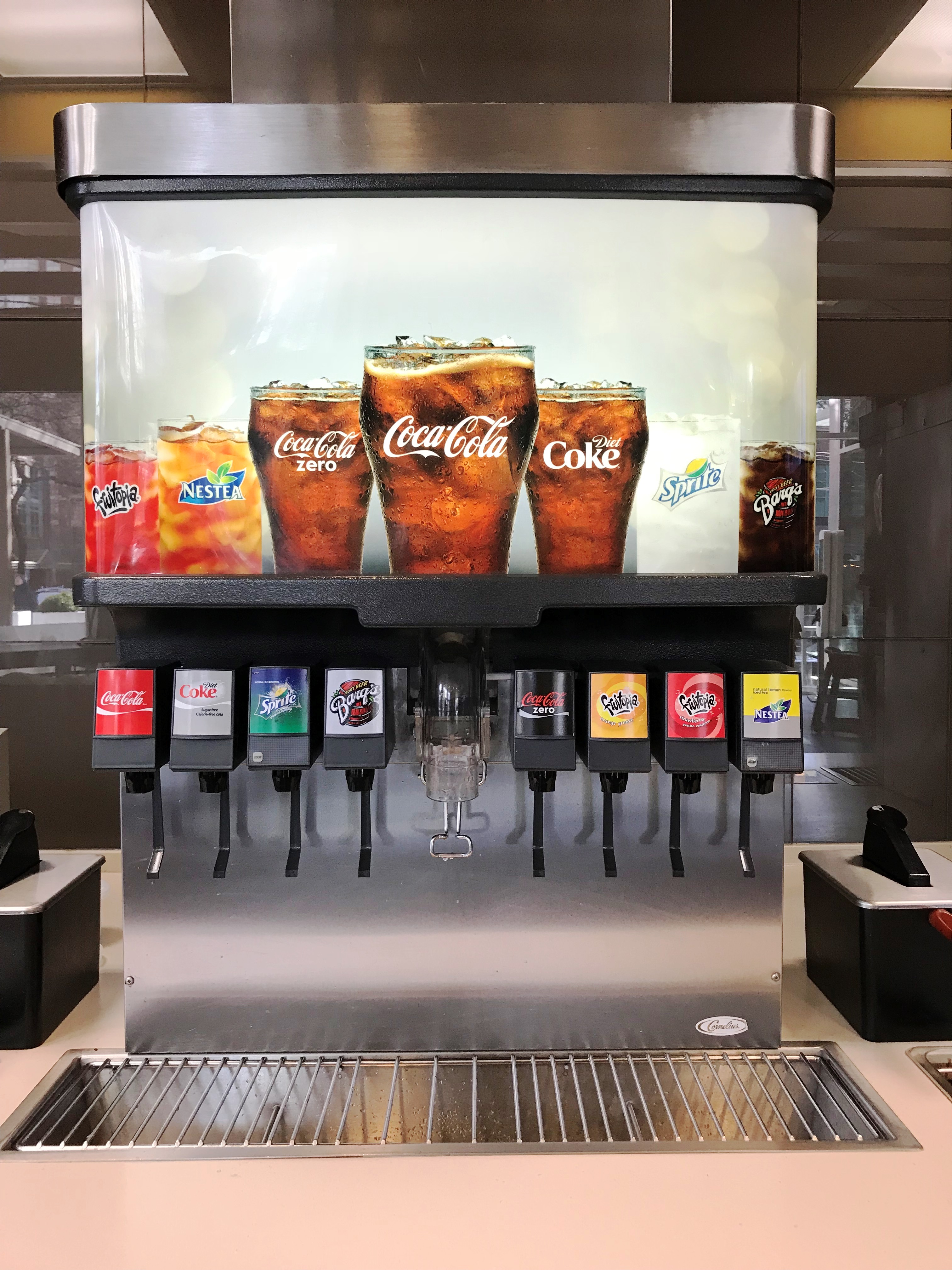 canada_macdonald_freedrink_004""