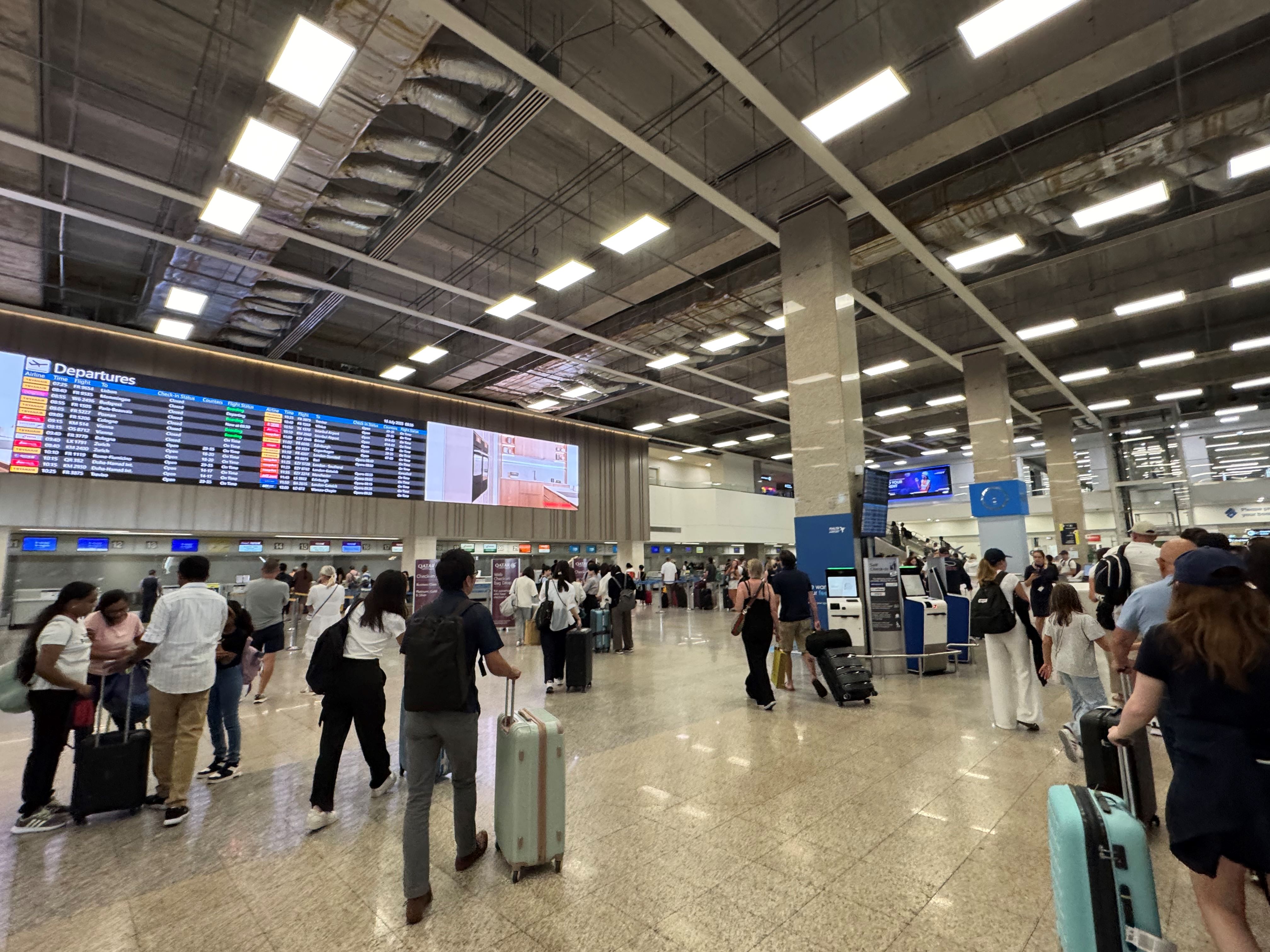 カタール航空ビジネスクラス搭乗レポ_マルタ空港1