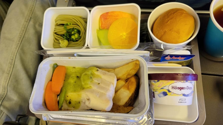 搭乗記】キャセイパシフィック航空 羽田〜香港エコノミー座席・機内食
