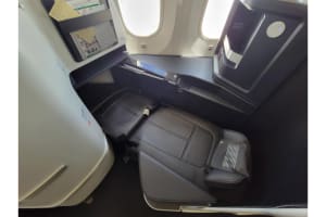 大注目のLCC【ZIPAIR（ジップエア）】でロサンゼルスへ！機内食・フルフラットシートの座席・サー...