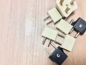 【海外用変換プラグ】おすすめ5選!旅のプロが教える「世界のプラグ形状や選び方」