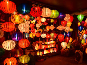 幻想的なランタンが浮かぶホイアンは夜の街歩きがオススメ！