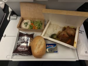 【搭乗記】フィンエアー 羽田〜ヘルシンキ便｜エコノミークラスレビューの機内食・座席を徹底紹介