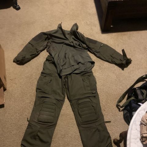 UF pro stryker gen 2 top and bottom(gone)
Top Large
Bottom 36/32(sold)
Really lightly used