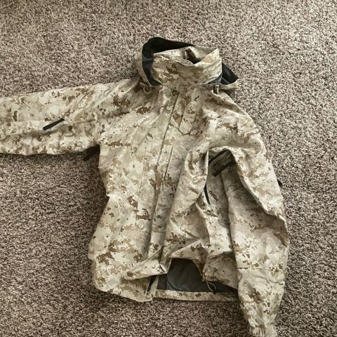 New Medium Reg USMC Lightweight Exposure desert Gortex 
