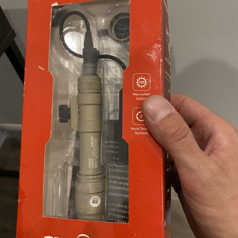 Old gen surefire m600c anodized unit right before they switched to cerakote. Full kit 