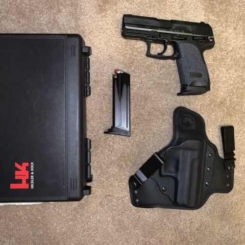 WTT HK USP compact in 40. Comes with Black arch IWB holster , 2 mags and talon grips and around 200 rounds of ammo... 