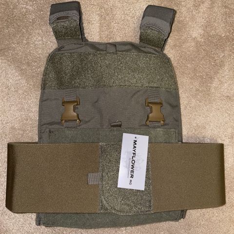 New with tags Mayflower LE plate carrier for large plates/ large cummerbund 