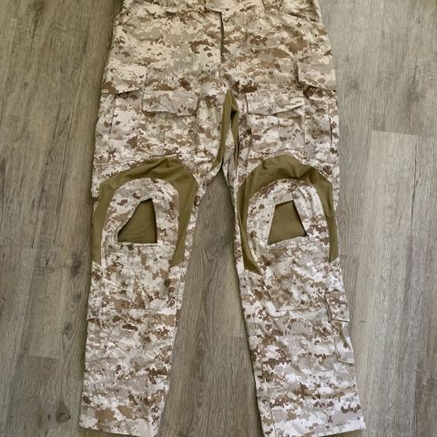 Crye marpat 34r 
Brand new
$350 shipped 

Text 951-445-0077 for more info. 

PayPal payment method only.