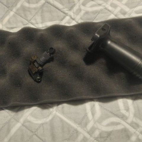 KAC 200-600M rear sight (USMC marked), P&S VFG