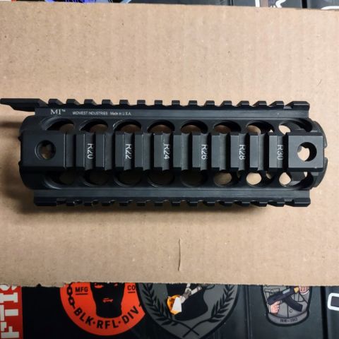 Midwest 2 piece drop-in quad rail. Used excellent condition 