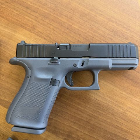 Gray frame Glock 19mos