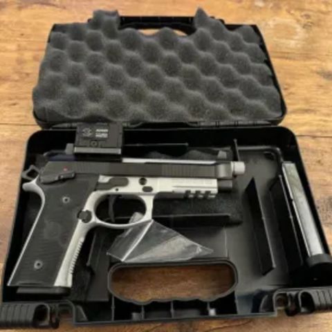 Beretta 92xi tactical