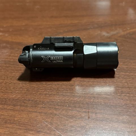 Surefire x300u-a 
