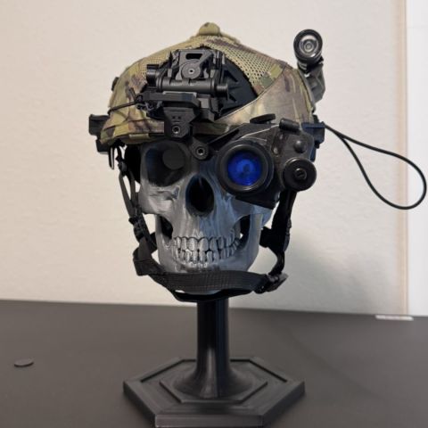 3D PRUNTED SKULL HELMET STAND 