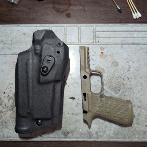 P320 grip & Safariland holster