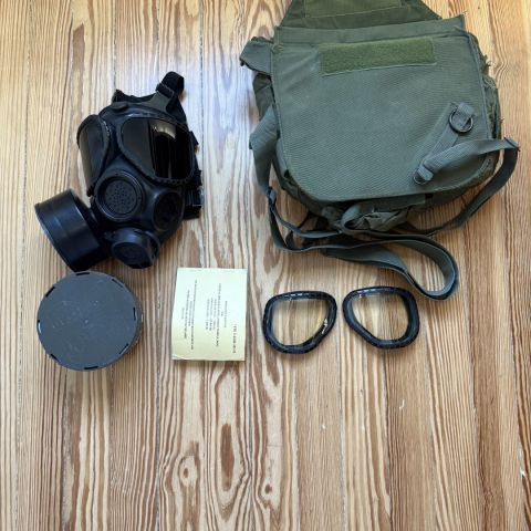 Gas Mask w/ Kit