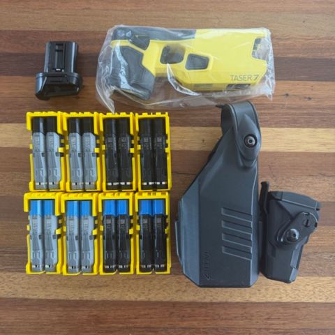 Taser 7 Rev U & V bundle NEW