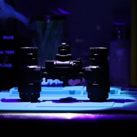 White Phosphor Gen3 Elbit thin filmed 1431 Mk2s.  Manual gain control, 3year warranty, Ready to ship! Built with Carson rear diopters and RPO fronts.  Includes battery pack, cable, and bikini covers.