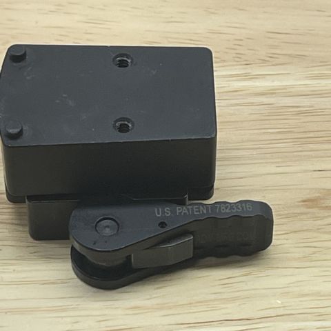 AMERICAN DEFENSE RMR MOUNT