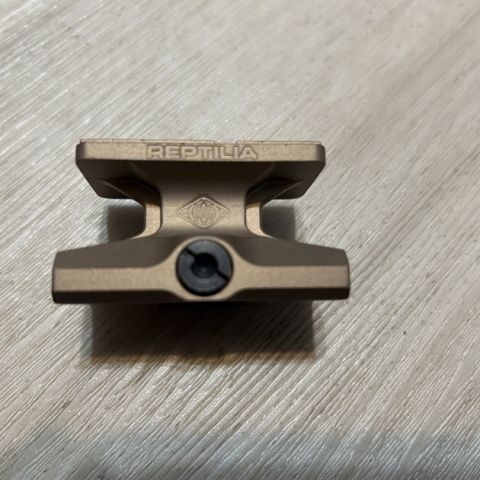 Reptilia Acro Mount Tobacco